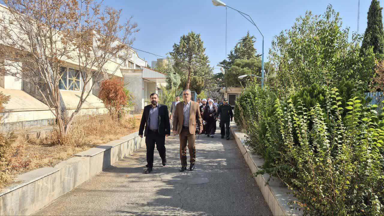 تجلیل مسئولان شهرستان محلات از پرستاران بیمارستان امام خمینی(ره) تجلیل مسئولان شهرستان محلات از پرستاران بیمارستان امام خمینی(ره)