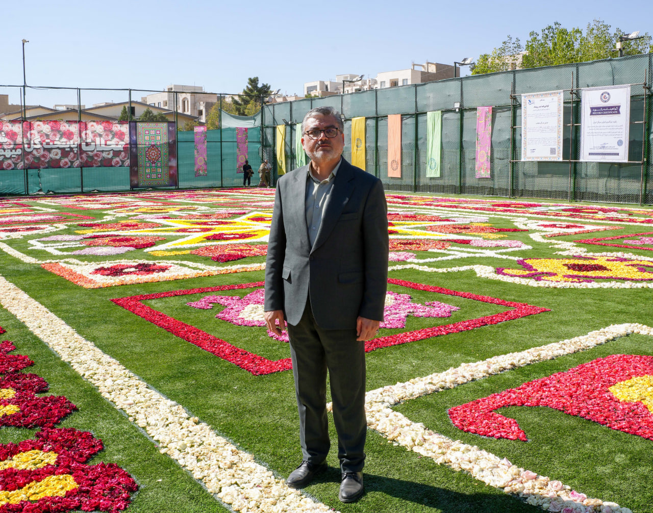 شهردار محلات در افتتاحیه بزرگترین فرش سر گل آسیا