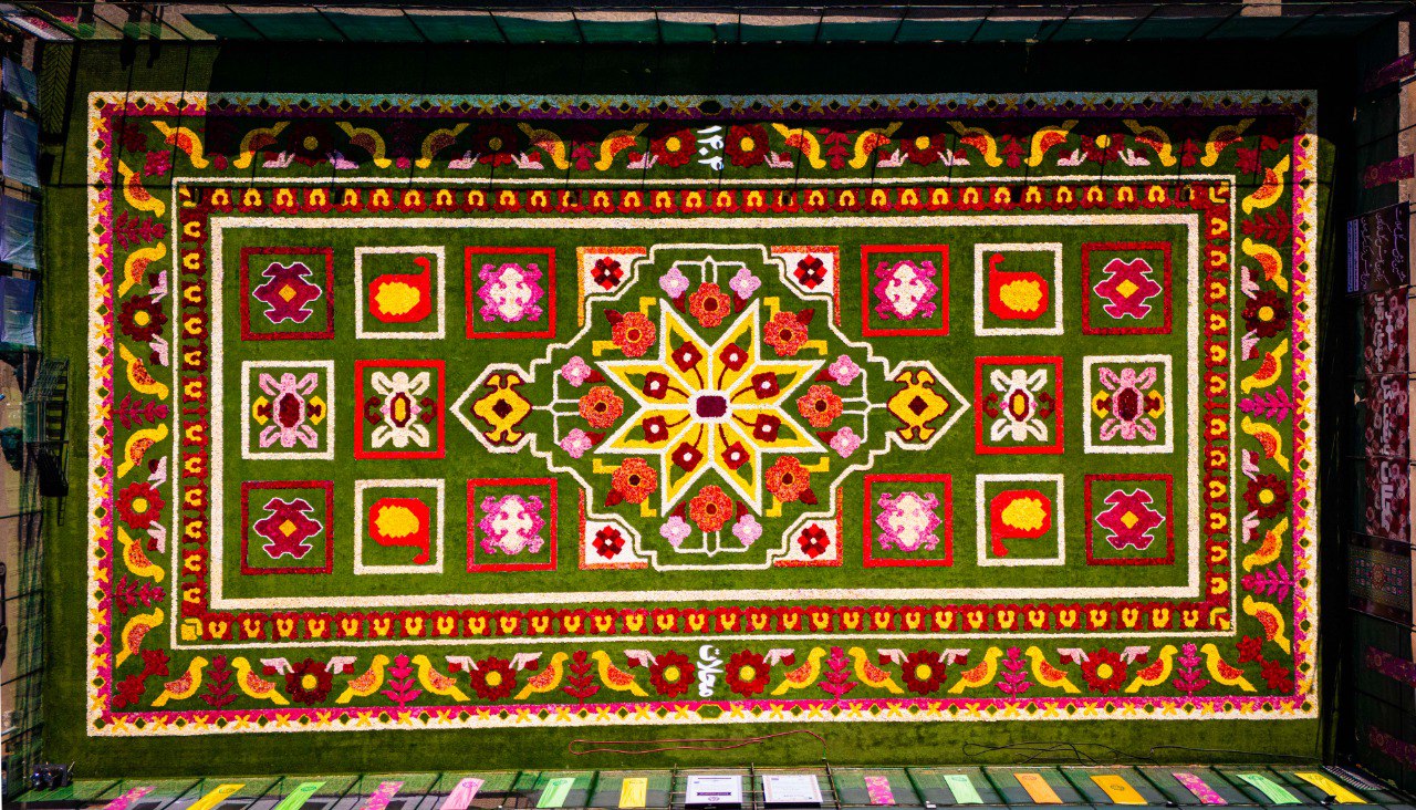 حال و هوای جشن های جانبی فرش سر گل قاره کهن